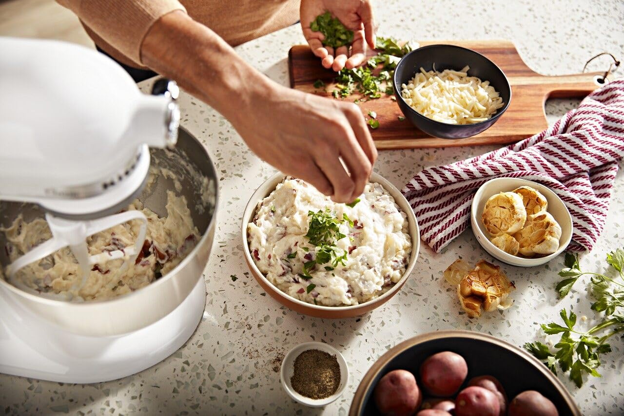 CLOSING: KitchenAid Classic Series 4.5 Quart Tilt-Head Stand Mixer