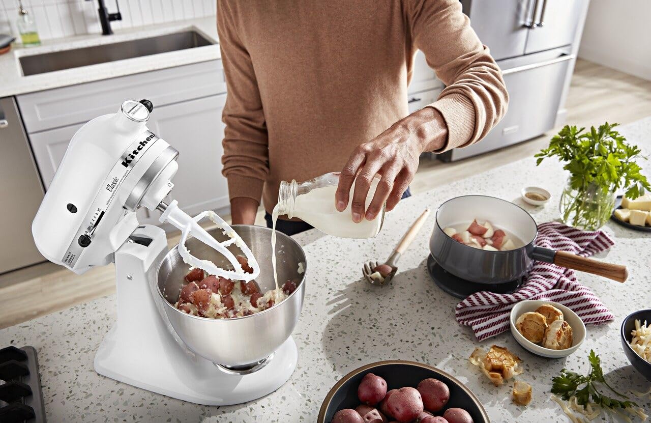 CLOSING: KitchenAid Classic Series 4.5 Quart Tilt-Head Stand Mixer